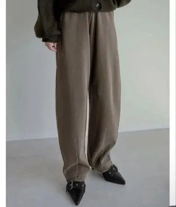 [ Re:EDIT ] 스무스 종이상자 배럴 레그 팬츠 브라운