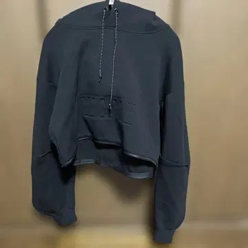 AULA AILA 블랙 숏 기장 후디