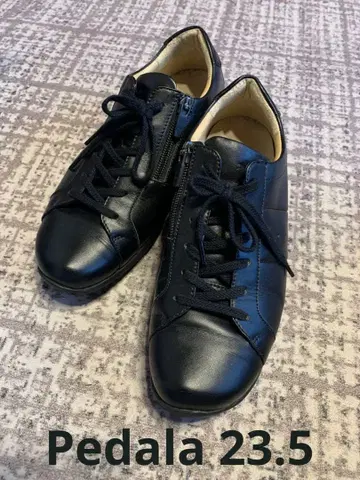 새상품급 페달라 블랙 워킹화 23.5