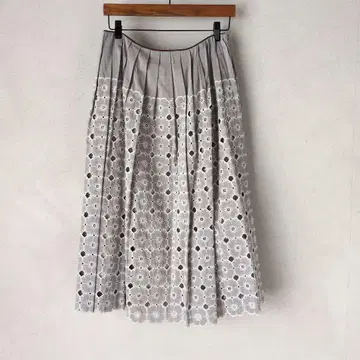 미나 페르호넨 아네모네 자수 그레이 롱 플레어 스커트 40