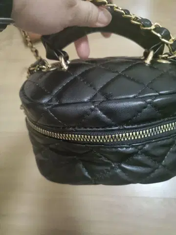 블랙 퀼팅 숄더백