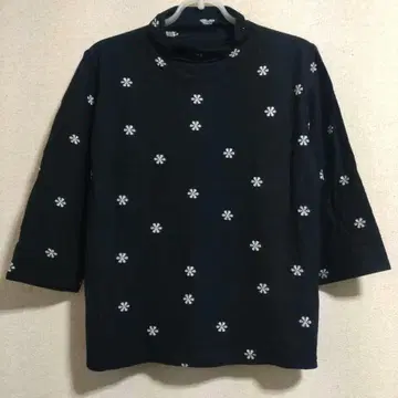 미사용 새상품 미니 꽃무늬 자수 디자인 풀오버 티셔츠 일본제