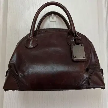 카네마츠 스테디셀러 다크 브라운 가죽 핸드백