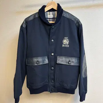 BOSS 네이비 버튼 부착 자켓