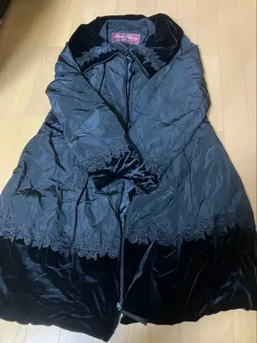 슈퍼 뷰티 42 L 다운 코트 블랙