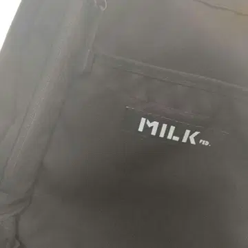 MILKFED. 블랙 백팩 가슴 벨트