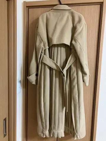 새상품 여성용 M 플리츠 카멜 롱 코트