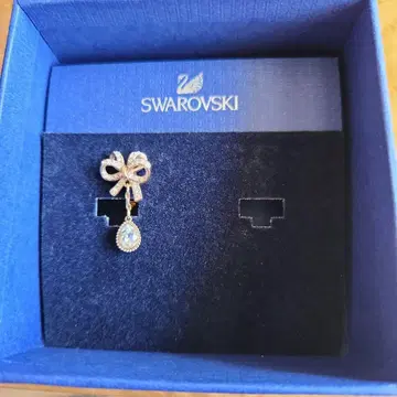 Swarovski 리본 모티브 귀찌 [ 한쪽만 ]