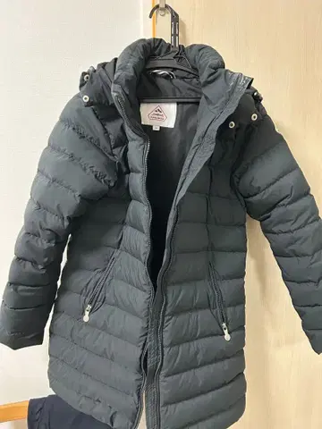 PYRENEX 후드 부착 다운 자켓 새상품급