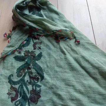 그랑피에 그린 꽃무늬 자수 삼각형 스톨 술 장식