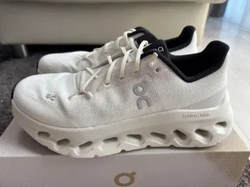 On Cloudtilt 화이트 스니커즈 24.5cm