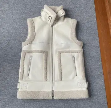 C.C.CROSS 38 화이트 다운 베스트 페이크 무스탕 옷깃 새상품급