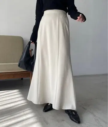 명품 카프리슈 마쥬 플레어 맥시 스커트 36 새상품급 에크루