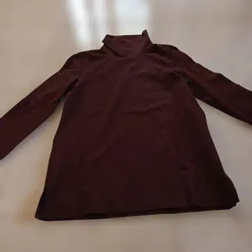 버건디 터틀넥 긴팔 상의 미사용 새상품