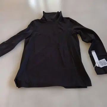 차콜 브라운 터틀넥 긴팔 상의 미사용 새상품