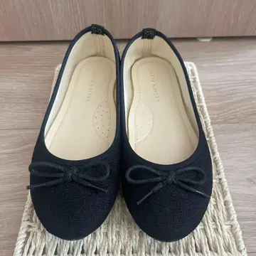 LELIEN PLUS 리본 포함 블랙 발레 슈즈