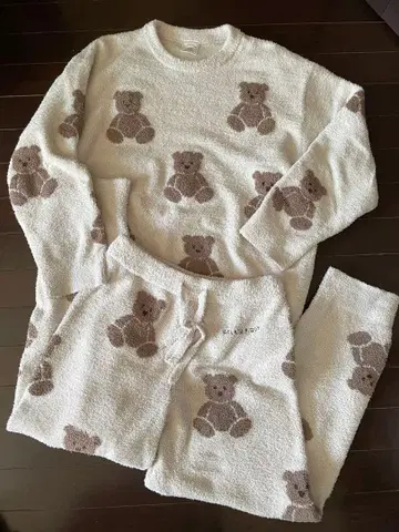젤라또피케 테디베어 패턴 곰 룸웨어 상하의 세트 베이지 계열 복슬복슬