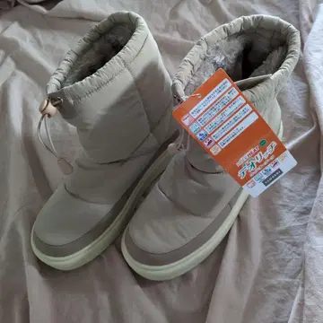 새상품 여성용 베이지 스노우 부츠 플리스 미끄럼 방지 방수 탈취 LL