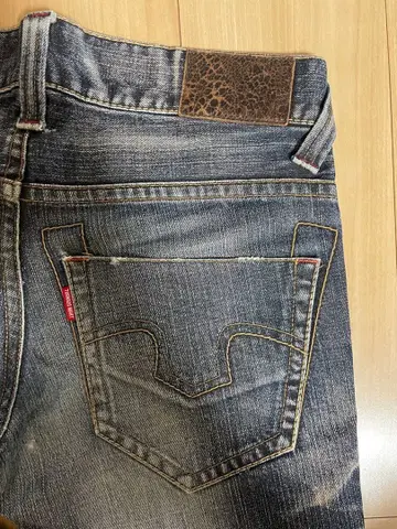 토네이도 마트 데미지 가공 블루 데님 플레어 팬츠