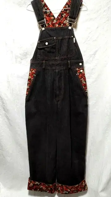 BETTY'S BLUE 블랙 데님 오버롤 플라워 프린트