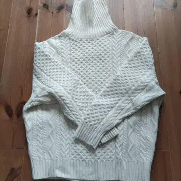 유나이티드 애로우즈 화이트 스웨터