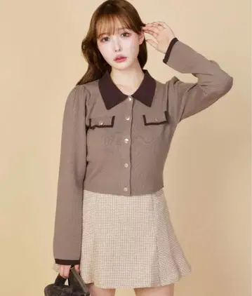 NICE CLAUP 바이컬러 골드 버튼 폴로 니트