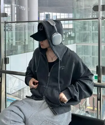 다크 그레이 집업 후드티