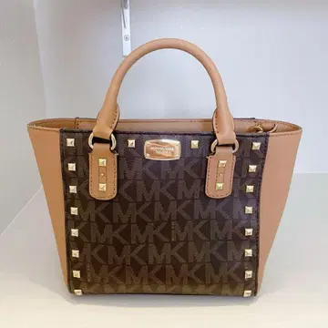 새상품급 MICHAEL KORS 스터드 부착 크로스 바디