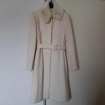 i.n.e 퍼 포함 크림색 롱 코트