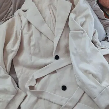 크림색 더블 브레스트 트렌치코트 사이즈 XL 새상품