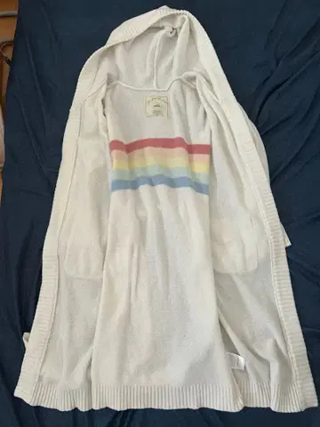 젤라피케 후드 부착 가운 화이트 레인보우