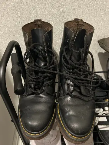 닥터마틴 8홀 26.5cm 부츠