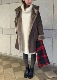 새상품 grove 후드 부착 페이크 무스탕 코트 M 사이즈