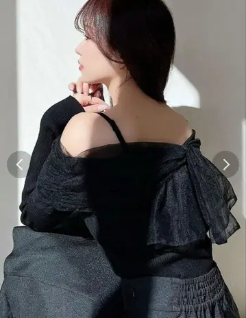 리젝시 백리본 오프숄더 니트탑