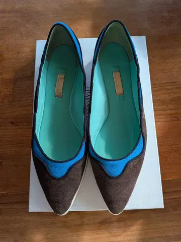 브라운과 파랑의 플랫슈즈 23.5cm