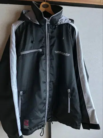 WINDEX 자켓 후드 부착 블랙/그레이 사이즈 O