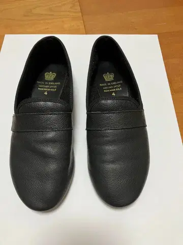 CROWN 홀 컷 스트랩 가죽 신발