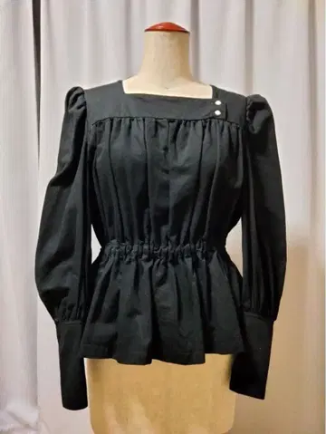 foufou THE DRESS #27 스퀘어넥 퍼프 슬리브 블라우스