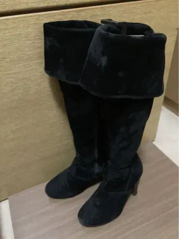 블랙 벨로아 소재 롱 부츠 하프 부츠