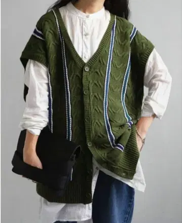 안티카 배색 라인 니트 베스트 베스트 새상품 카키