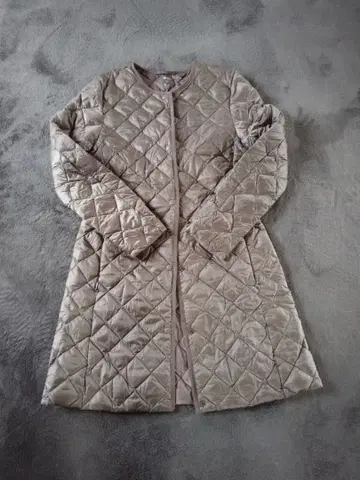 유니클로 UNIQLO 울트라 라이트 다운 다이아 퀼트 코트 S 사이즈