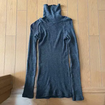 그레이 터틀넥 스웨터