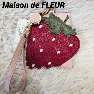 [ 새상품 ] Maison de FLEUR 딸기 릴 달린 패스 케이스