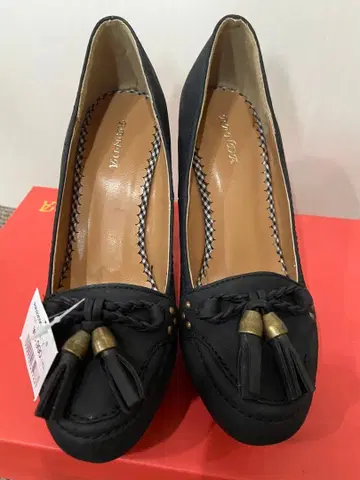 새상품 RANDA 태슬 펌프스 블랙 펌프스 저반발