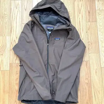 파타고니아 라이트 브라운 마운틴 파카 2025