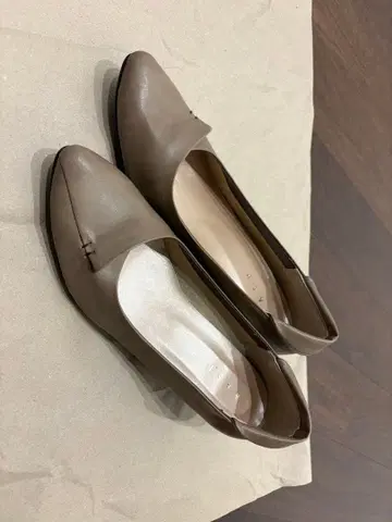 WASH 베이지 펌프스 중간 힐