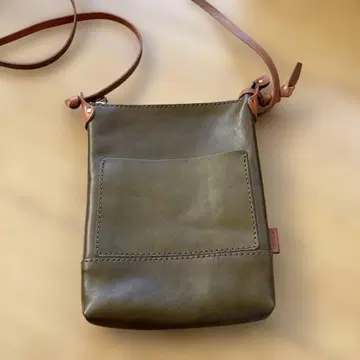 헬츠의 숄더 미니백 (CP-37) 카키색 L 사이즈