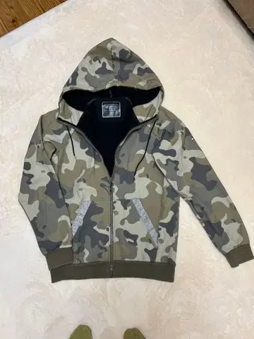 Quiksilver 카모플라쥬 후드티 M 사이즈