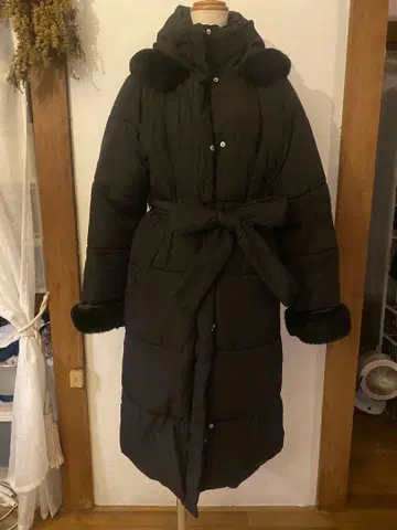 후드 블랙 다운 코트 새상품급 퍼