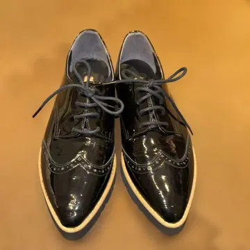 새상품급 다이애나 레이스업 슈즈 에나멜 블랙 24.0